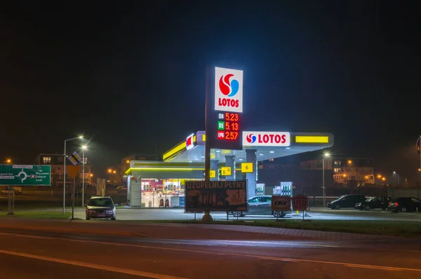 Pruszcz Gdanski Polônia Novembro 2018 Posto Gasolina Lotos Noite Lotos — Fotografia de Stock