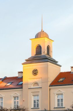 Belediye Binası Lomza Stary Rynek kare, saat kulesi.