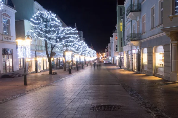 波兰索波特 2018年12月25日 蒙特卡西诺街 Bohaterow Monte Cassino 晚上有圣诞节时间 — 图库照片