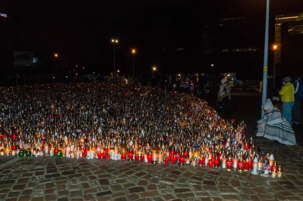 グダニスク ポーランド 2019 万夜欧州の連帯センター横にあるキャンドル 記念のパヴェル Adamowicz キャンドル — ストック写真