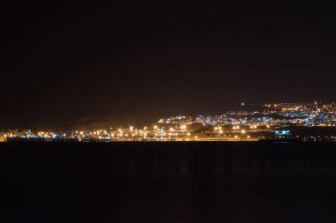 Eilat şehir ışıkları bir sürü. Eilat İsrail Akabe Ürdün üzerinden görünümü.