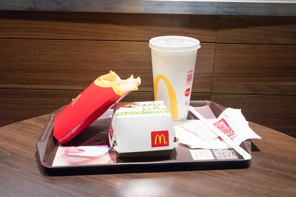 Aqaba Ürdün Şubat 2019 Mcdonald Tavuk Mac Menü Patates Kızartması — Stok fotoğraf