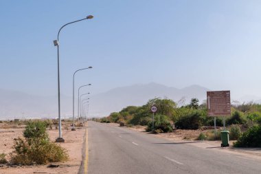Wadi Araba sınır yol Akabe, Ürdün için. Yol Wadi Araba sınır kapısı Akabe şehrine. Jordan İsrail sınır.
