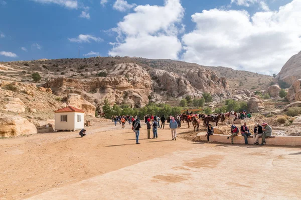 Petra Jordanien Februari 2019 Turister Petra Jordanien Petra Nya Sju — Stockfoto