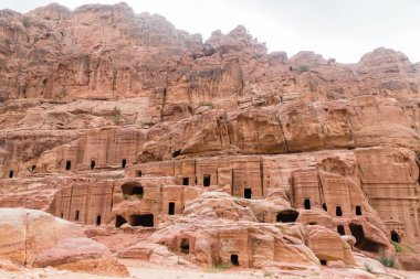 Cadde cephe Petra (Red Rose City), Jordan. Petra Une olduğunu