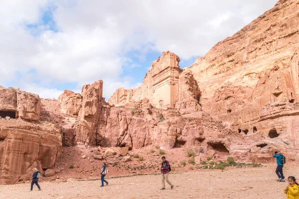 Petra, Jordania - 8 lutego 2019: Grób ' Unayshu w Petra, Jor — Zdjęcie stockowe