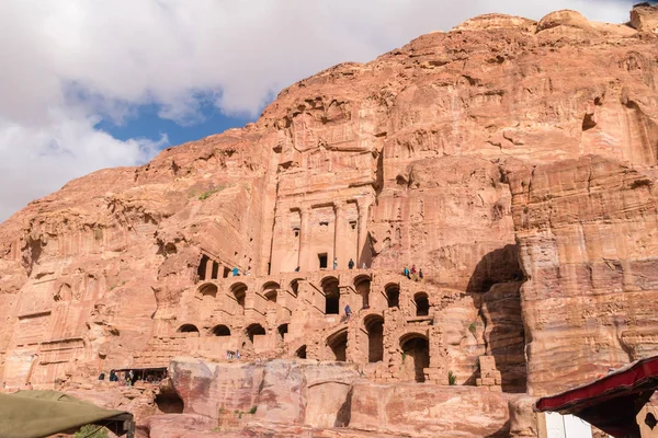 Petra, Jordanien - 8 februari 2019: Urn grav i Petra (röd ros Ci — Stockfoto