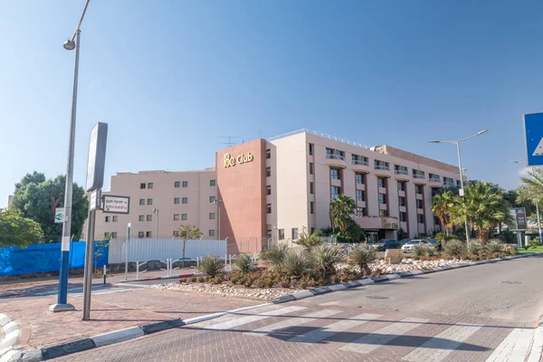 Eilat, Israel - February 9, 2019: Building of Be club hotel. — Stock Photo, Image