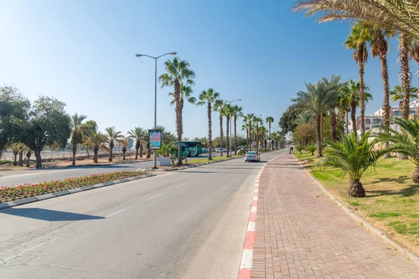 Eilat, Israël - 9 februari 2019: Derekh ha-Arava straat bij sunn — Stockfoto