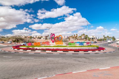 Eilat aşk dolambaçlı. Birçok dilde kalbin ve word sevgi ile Roundabout.