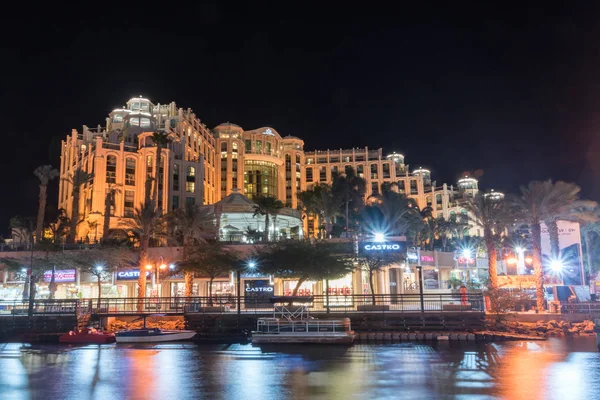 Hotel Queen of Sheba Eilat por la noche . — Foto de Stock