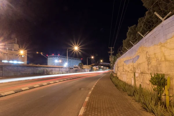 Vue de nuit de la rue Derekh Mitsrayim à Eilat, Israël . — Photo