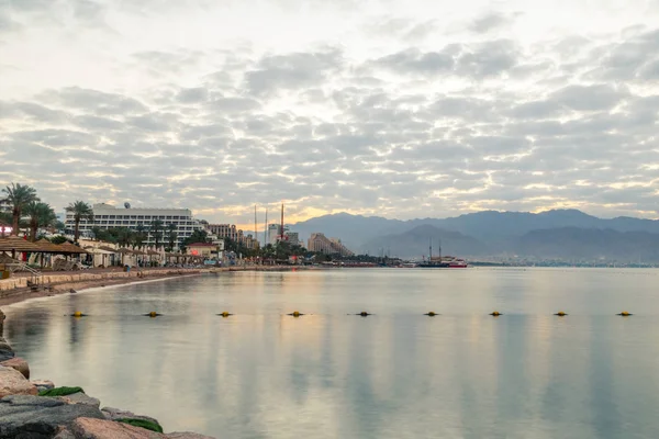Eilat İsrail beldesinde üzerinde gündoğumu.