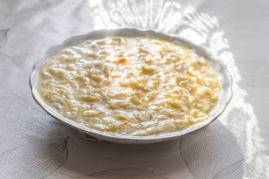 Erişte ile Lehçe geleneksel sığır suyu Polonya La bilir