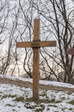Varşova ayaklanmasının Höyüğü 'nde Tadeusz Jastrzebski 'ye Memorial haç.