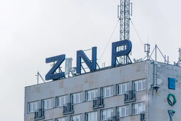 Znp Zeichen der polnischen Lehrergewerkschaft (polnisch: zwiazek nauczycielstwa polskiego). Zeichen der größten polnischen Gewerkschaft für Lehrer und Erzieher. — Stockfoto