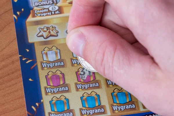 Scratching a scratch-off lottery ticket. — Stock Photo, Image