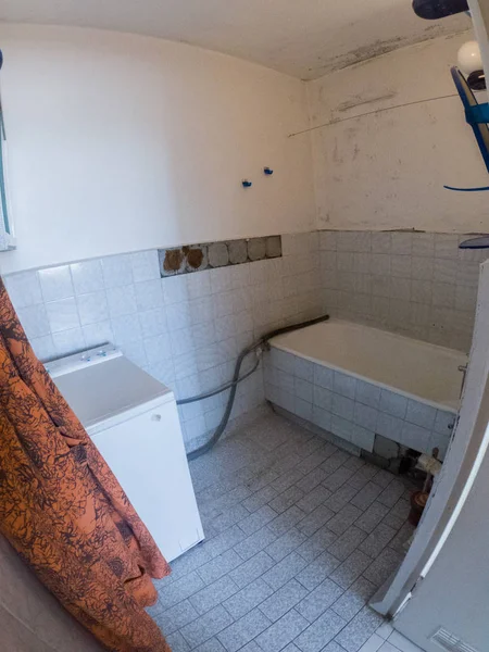 A régi fürdőszobák belseje. — Stock Fotó