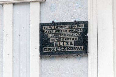 Eliza Orzeszkowa burada yaşamış yıllar anısına plak.