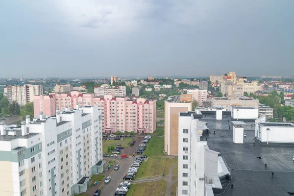 Panoramiczny widok na Grodno miasta na Białorusi w pochmurny dzień. — Zdjęcie stockowe