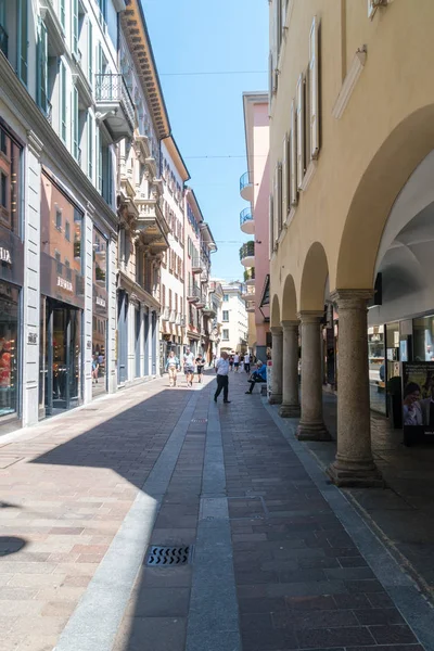 Lugano alışveriş sokağı.