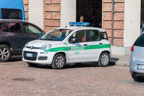 Муниципальный автомобиль Полиции. Машина принадлежит местной полиции в Турине . — стоковое фото