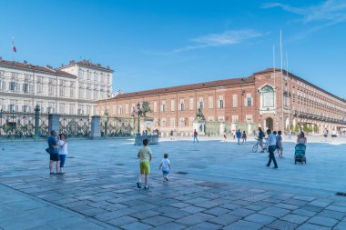 Palazzo Madama e Casaforte degli Acaja olarak bilinen Castello Meydanı.