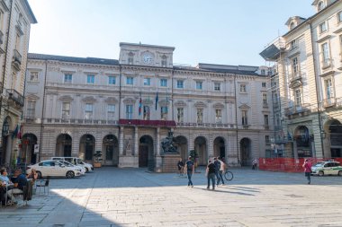 Torino, İtalya - 1 Haziran 2019: Palazzo di Citta binası ile kare. Torino Belediye Binası.