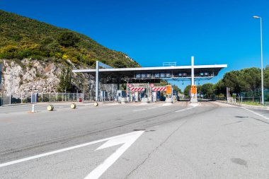 Monako yakınlarındaki A8 otoyolunda gişe.