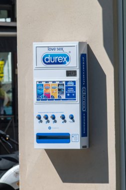 Durex prezervatif makinesi.