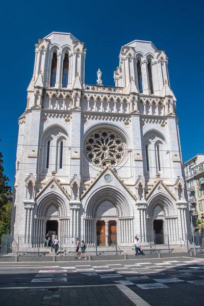 Roman Catholic Basilica of Notre-Dame de Nice on the Avenue Jean-Medecin. — Stock Photo, Image