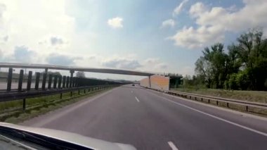 Babino, Polonya - 18 Mayıs 2019: Polonya'da S8 otoyolunda sürüş.