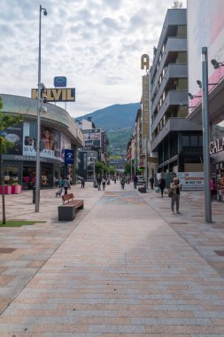 Andorra dükkanlar boyunca Avenue.