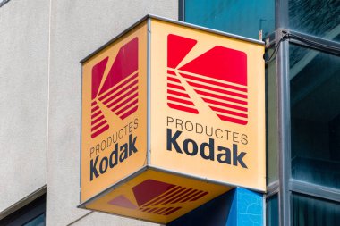 Logo ve Kodak işareti. Kodak Company, fotoğrafçılıkta tarihi temelinde kamera ile ilgili ürünler üreten bir Amerikan teknoloji şirketidir..