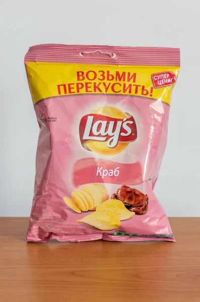 Pack of Lays potato chips crab flavoured from Belarus. — Stock Photo, Image