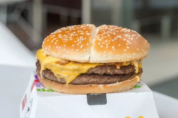 Sanduíche Grand McExtreme de McDonald 's . — Fotografia de Stock