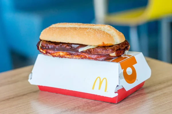 Panino McRib in tedesco McDonald . — Foto Stock