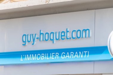Fransız emlak komisyoncusu logo ve guy-hoquet.com Logosu.