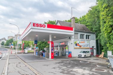 Lüksemburg şehrinde Esso benzin istasyonu.