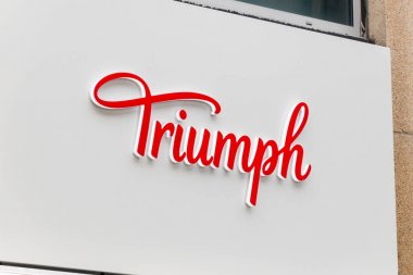 Logo ve Triumph işareti. Triumph International uluslararası bir iç çamaşırı üreticisidir.