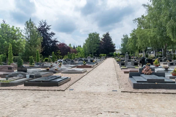 Graves in Luxembourg cemetery. — Stock Photo, Image