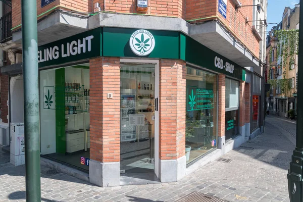 Bruxelles CBD butik. Förvara med cannabisprodukter. — Stockfoto
