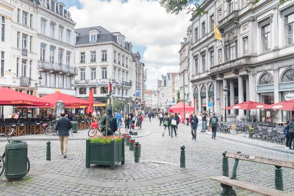 Typická ulice ve starém městě Bruselu. — Stock fotografie