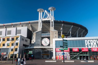 Amsterdam Arena Stadyumu. Amsterdam Arena çok fonksiyonlu bir stadyum ve profesyonel futbol kulübü Ajax Amsterdam ev.