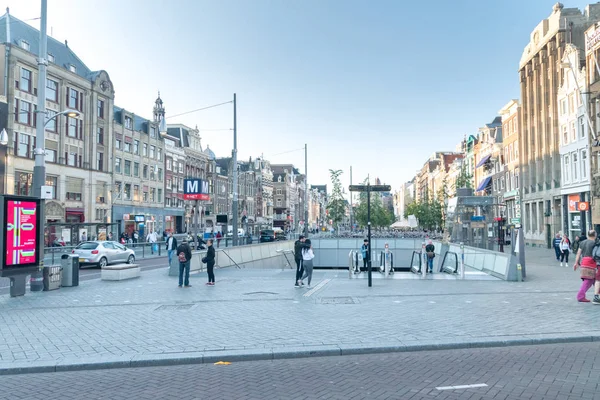 Entrada a la estación de metro de Rokin en Ámsterdam . — Foto de Stock