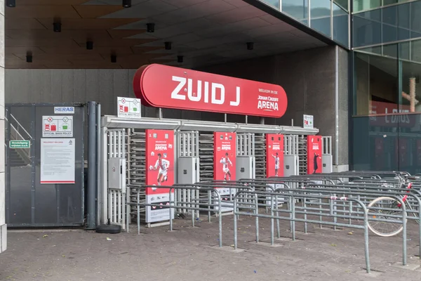 Vstupní brána na Johan Cruyff Arena. Johan Cruyff Arena () je hlavní stadion nizozemského hlavního města Amsterodamu.. — Stock fotografie