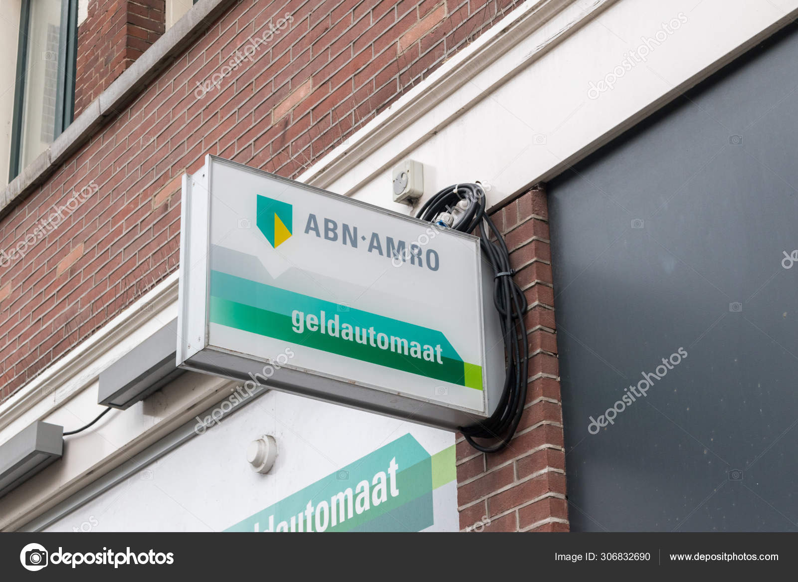 Sign ABN AMRO geldautomaat. — Stock Editorial Photo © Robson90 #306832690