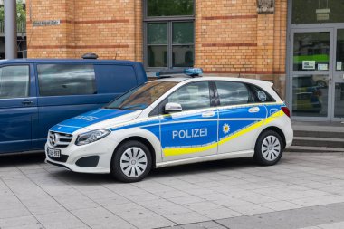 Alman Polizei Polis arabası Mercedes-Benz.