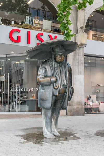 Sculpture of fat man with an umbrella in Hannover. — Stock Photo, Image