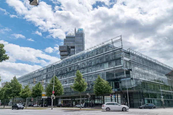 Vista del edificio moderno en la calle Friedrichswall en Hannover . —  Fotos de Stock